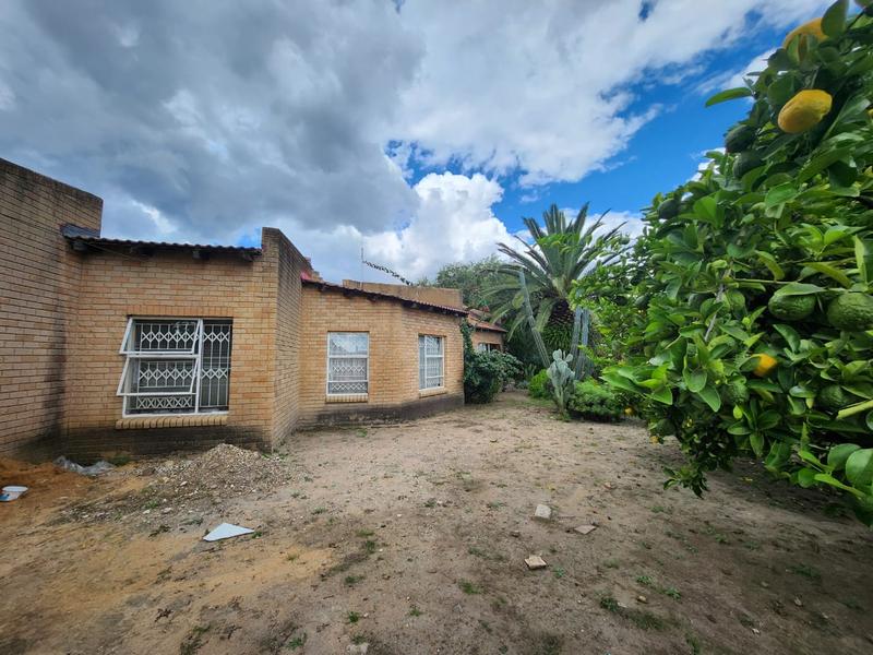 10 Bedroom Property for Sale in Montshioa North West